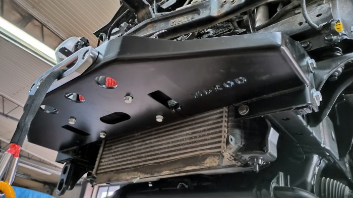 plyta-wyciagarki-w-oryginalny-zderzak-nissan-navara-np300-d23 (4).jpg