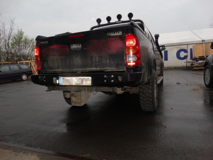 toyota_hilux_05-11zderzak_tyl_fabryka_4x4.JPG
