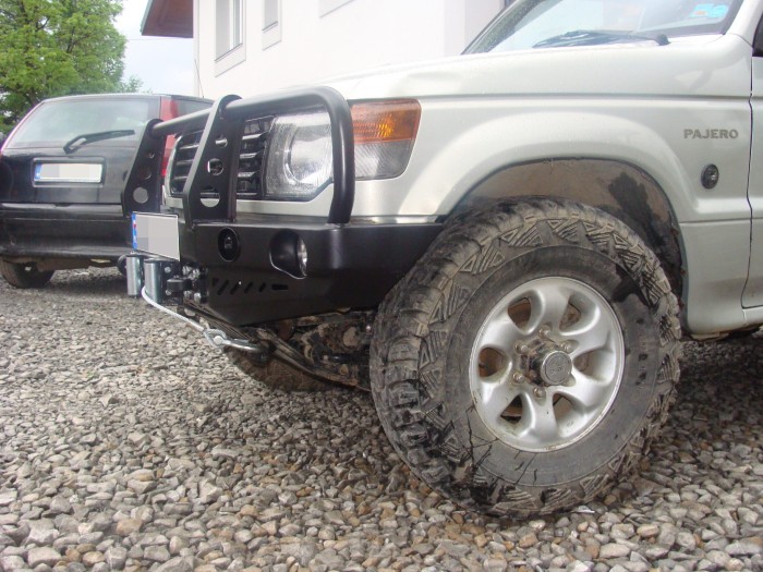 mitsubishi_pajero_II_zderzak_przod_z_bullbarem_fabryka_4x4.JPG