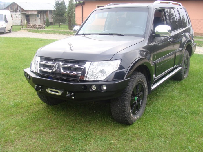 mitsubishi_pajero_IV_zderzak_przod_fabryka_4x4.JPG