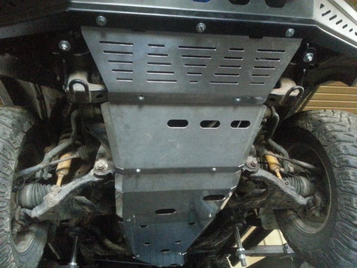 toyota_j_120_oslona_podwozia_fabryka_4x4.jpg